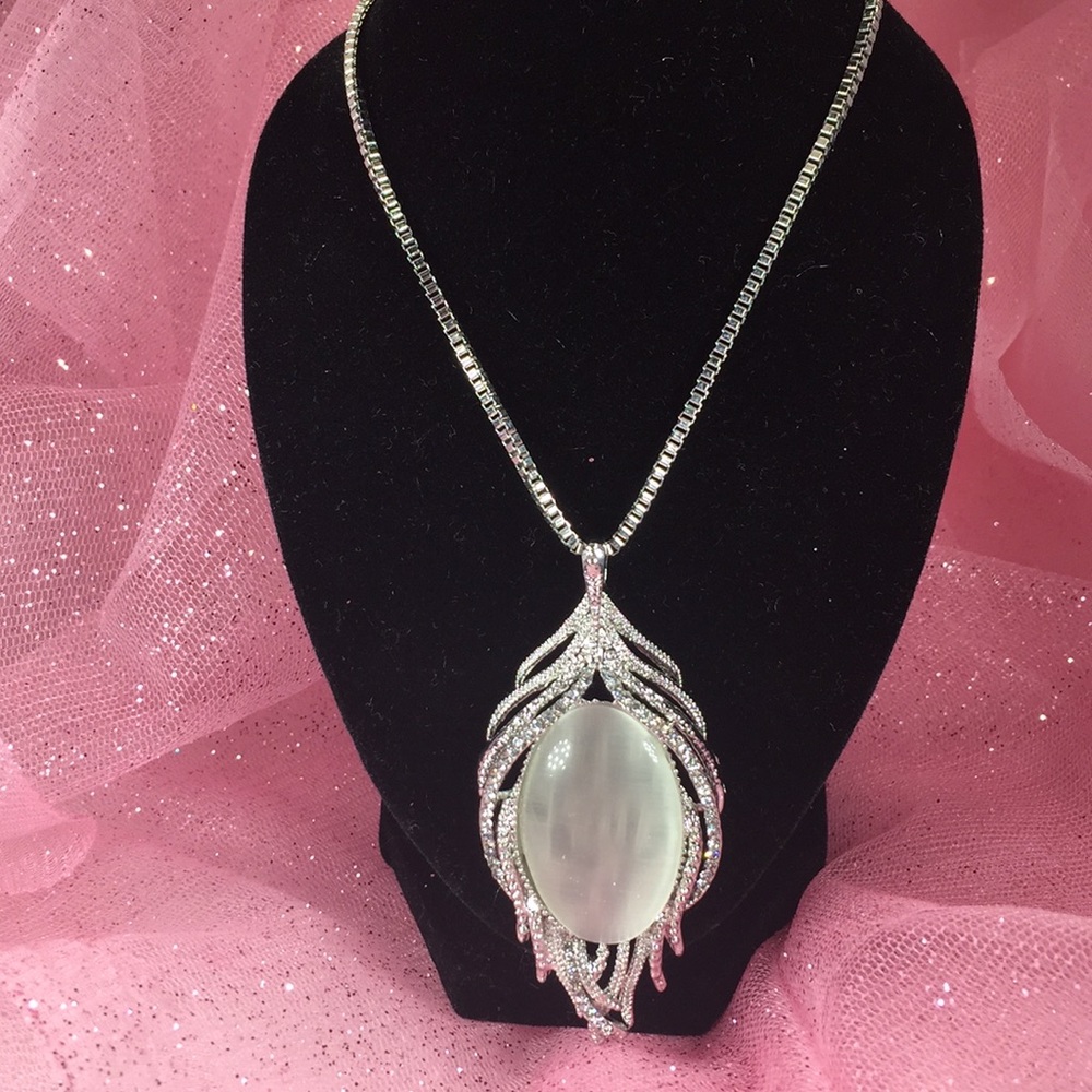 Silver Tone Necklace with Oval Stone
